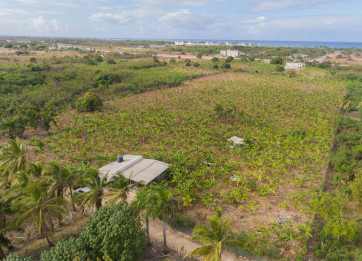 Terreno de Uso Comercial o Residencial Cerca de Playa
