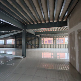 Rento Oficina Comercial en plaza Canadá zona 12 