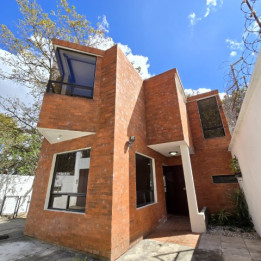 Casa en Venta Zona 1 de Mixco, Las Hojarascas