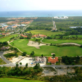 Solares en venta en Punta Cana Bávaro con campo de golf