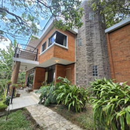 Casa en Venta El Encinal Zona 7 de Mixco