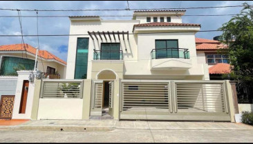 Casa en venta en Mirador del este Santo Domingo este 