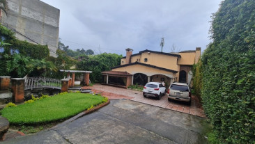 Vendo casa grande sobre Carretera Interamericana Mixco