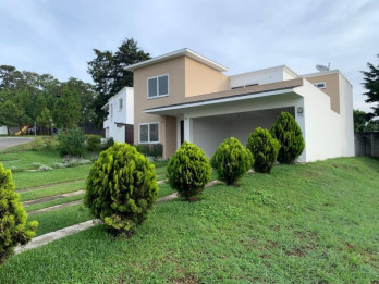 Venta de casa en La Fontana II, Carretera a El Salvador