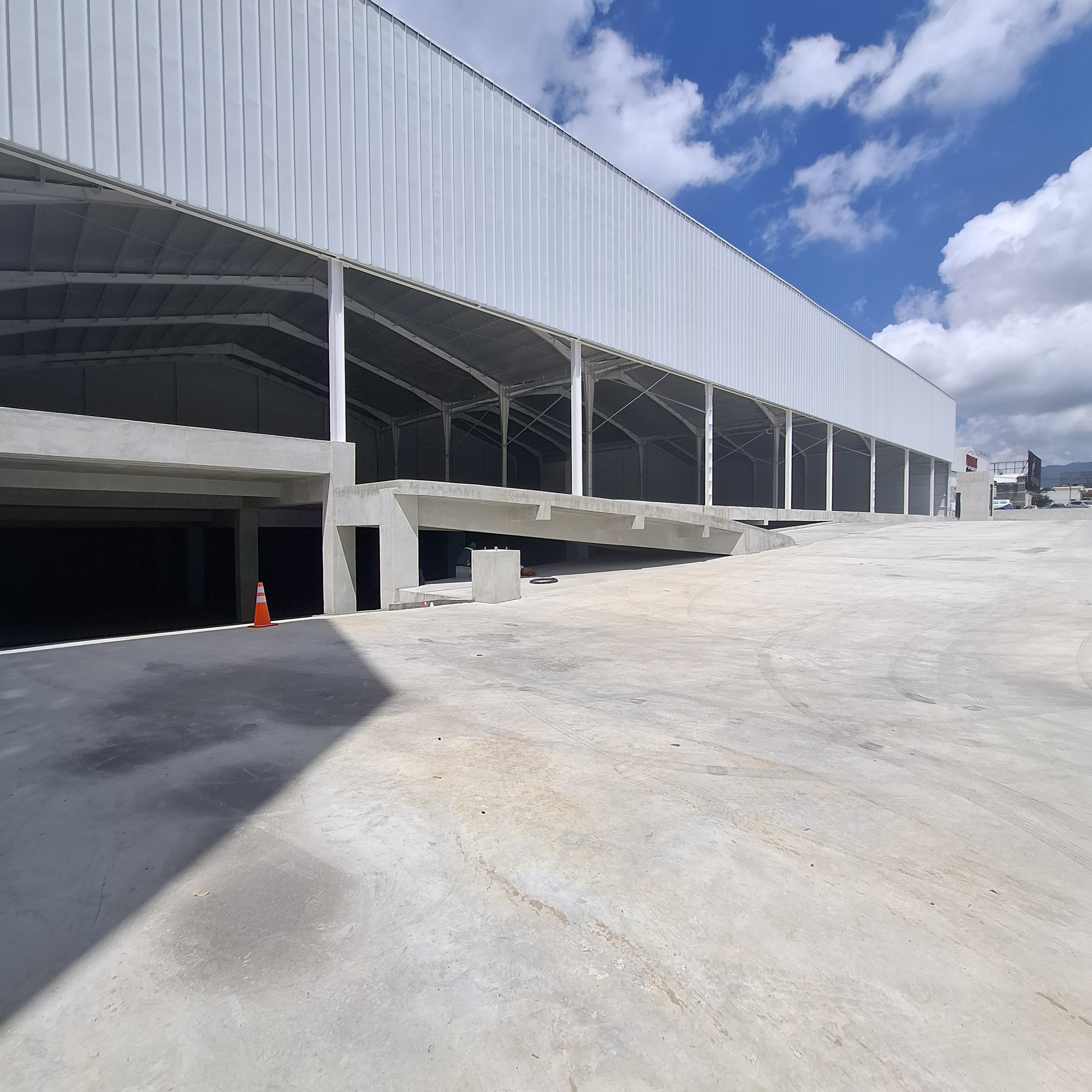 Bodega comercial sobre la Roosevelt zona 11 Toledo - Image 1