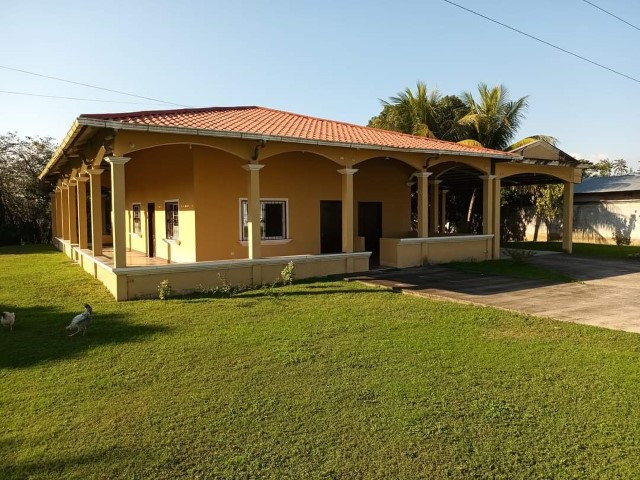 Casa de Un Nivel en Venta en Morales Izabal - Image 1