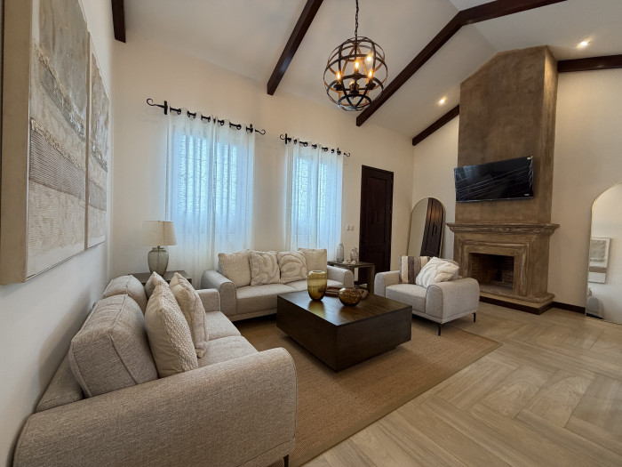 Casa en venta en conodominio residencial en Antigua - Image 1