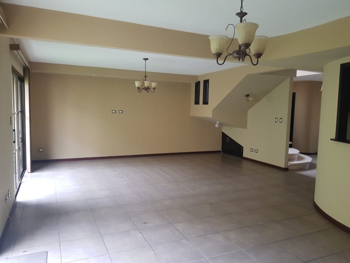Casa en Venta en Villas Suiza Zona 16, Ideal Inversión! - Image 1