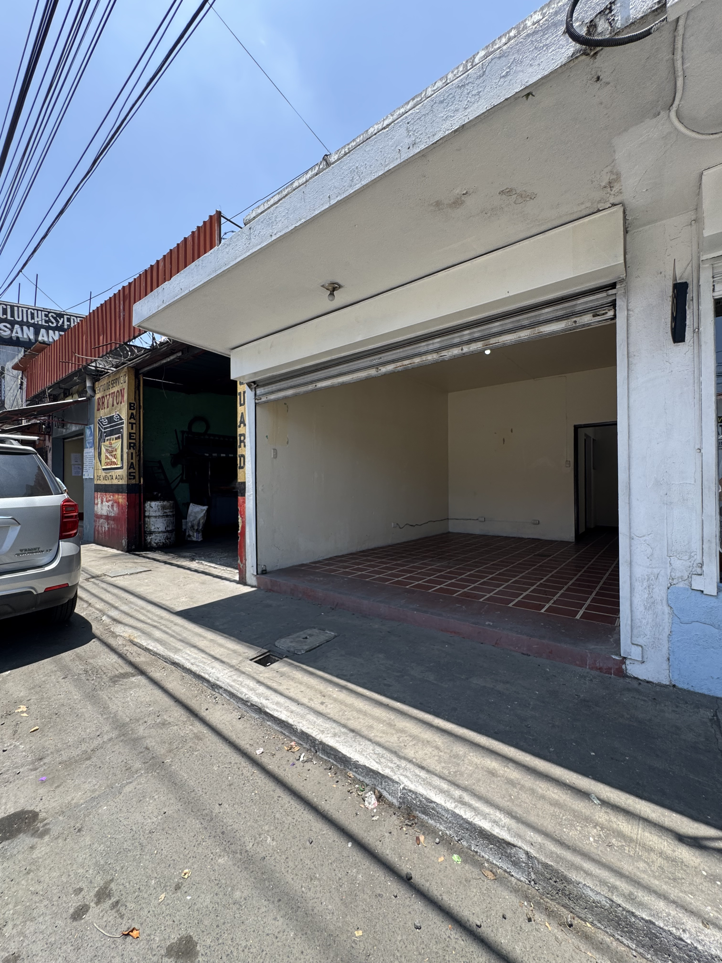 Local en renta sobre Boulevard principal zona 6