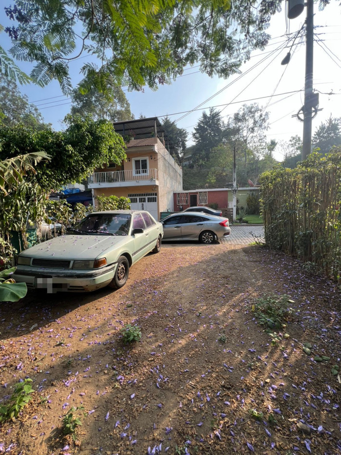 Casa en venta en Villa Nueva con 5 estacionamientos.  - Image 1