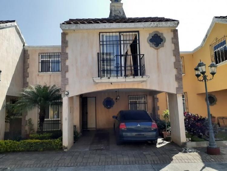 Casa en Venta Villa Canales en Condominio con Garita - Image 1