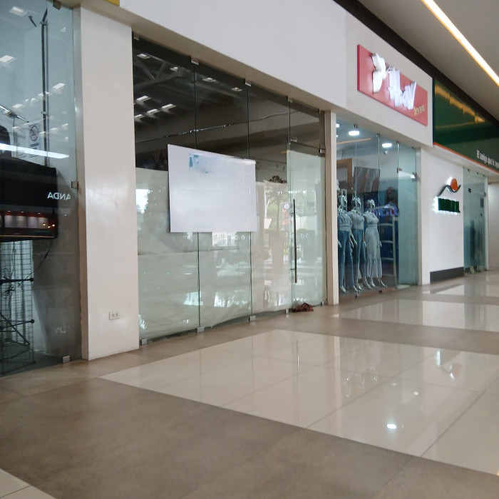 Local comercial en renta en importante plaza comercial - Image 1