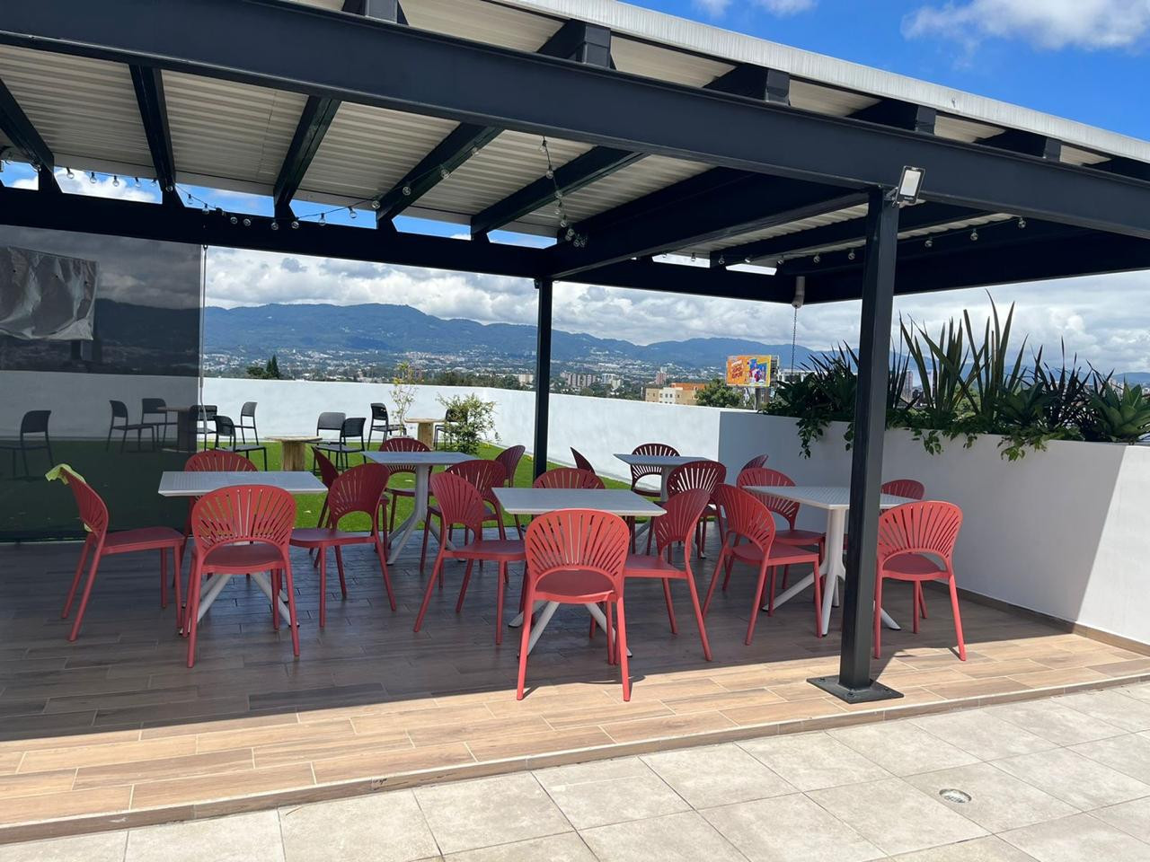 Venta de Apartamento en Torre Vertical, Zona 12 - Image 1