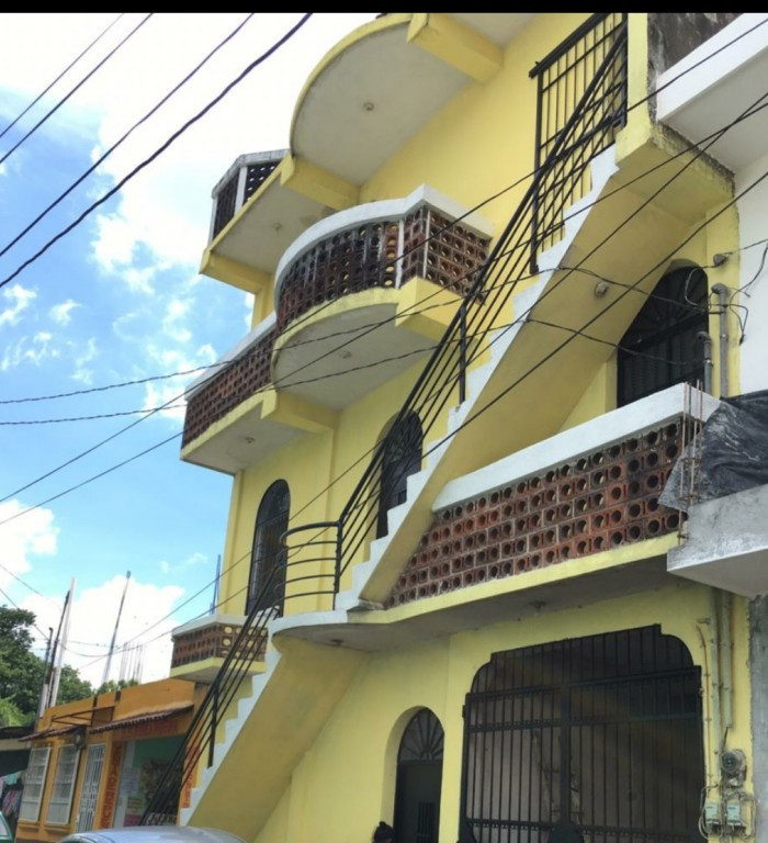 Casa en venta con apartamentos en zona 1 de Mazatenango - Image 1