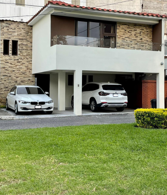Casa en renta en Condominio La Villa Zona 14