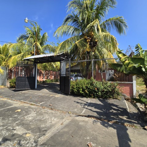 Casa en Venta Quintas La Ponderosa Carr. Puerto Quetzal - Image 1