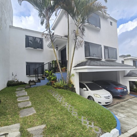 Casa en Venta en Condominio sobre Bulevar San Cristóbal - Image 1