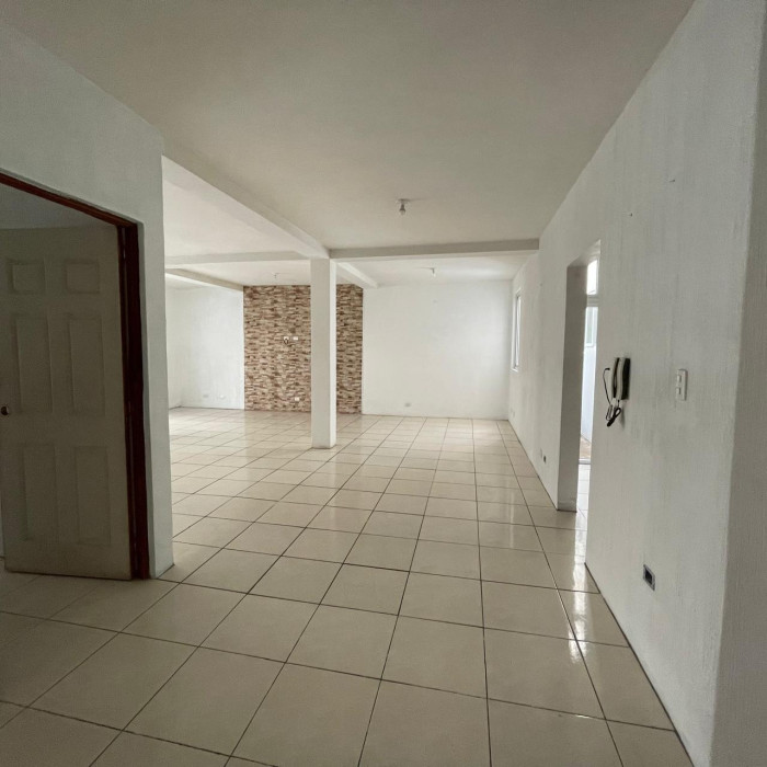 Casa en Venta Para Inversión En Los Manantiales - Image 1