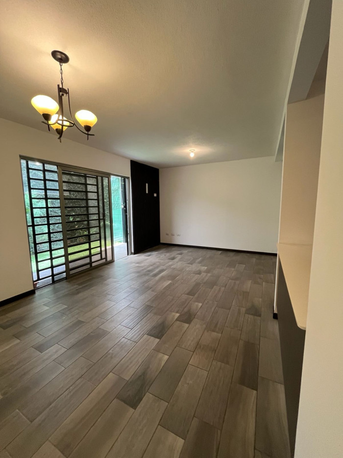Casa en venta en Condominio de Santa Catarina Pinula - Image 1