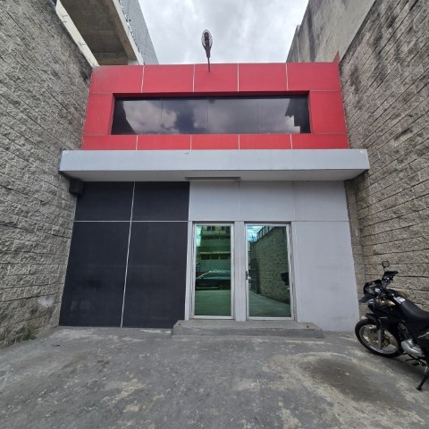 Edificio y Bodega en Renta Zona 12 sobre Aguilar Batres