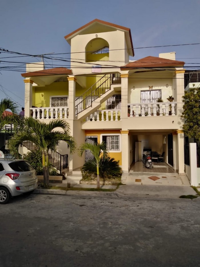 Vendo Edificio de vivienda de 2 niveles en Bavaro