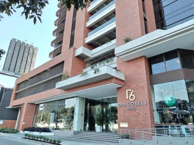 Oficina en Alquiler Zona 10 Guatemala - Image 1