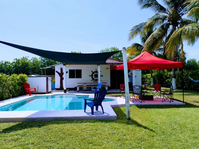 Chalet amueblado en venta en Iztapa, Escuintla - Image 1