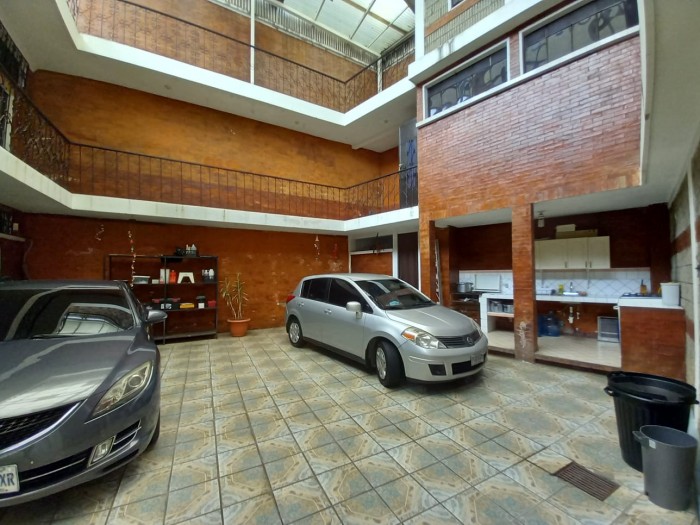 Casa grande en venta cerca a Carretera Interamericana - Image 1
