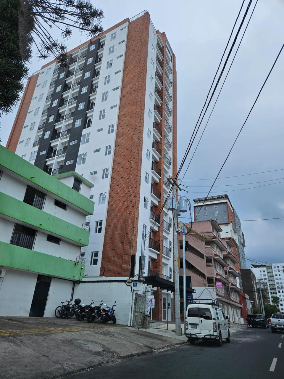 Apartamento en Venta en zona 12 - Image 1