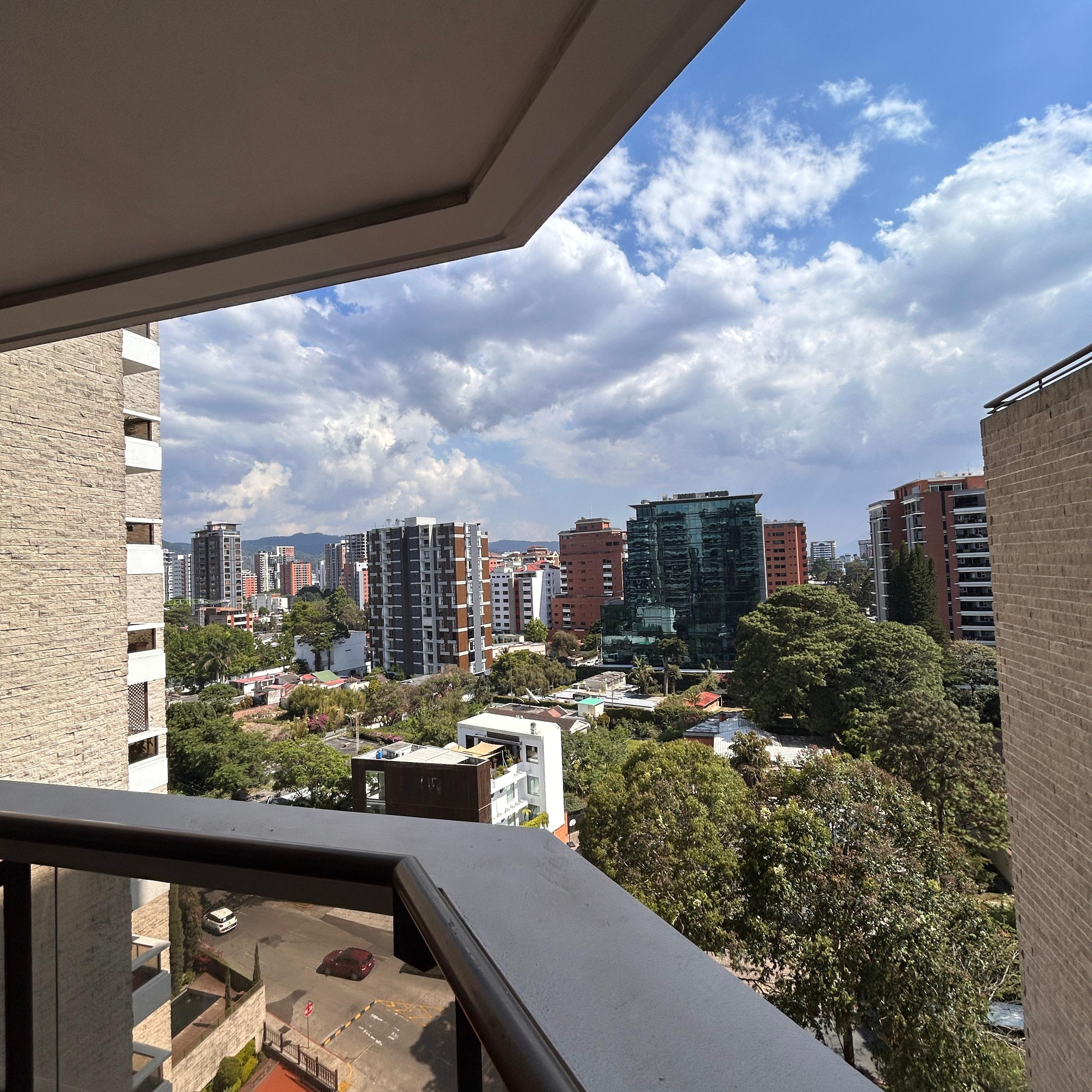 Apartamento en Venta en Zona 10 de Guatemala - Image 1