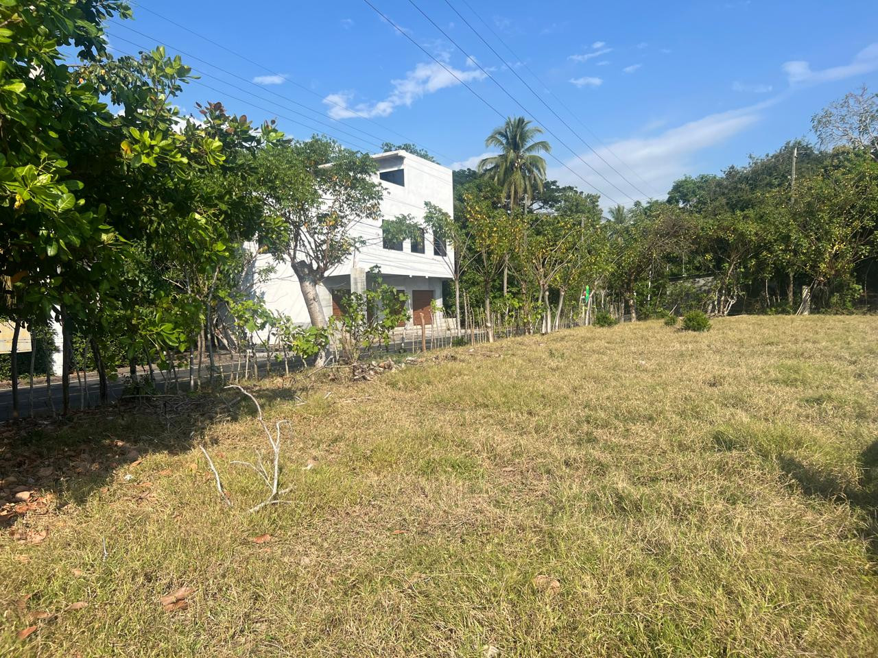Terreno Comercial frente a carretera a Monterrico