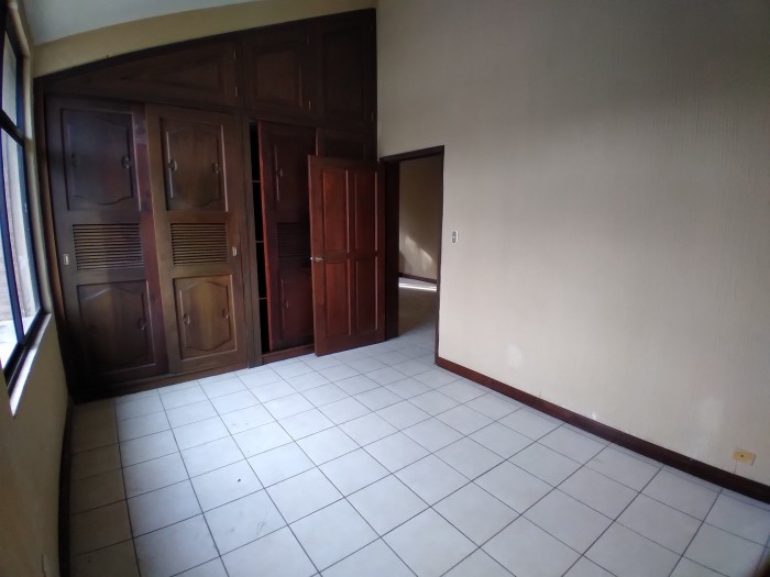 Venta casa zona 2 Guatemala - Image 1