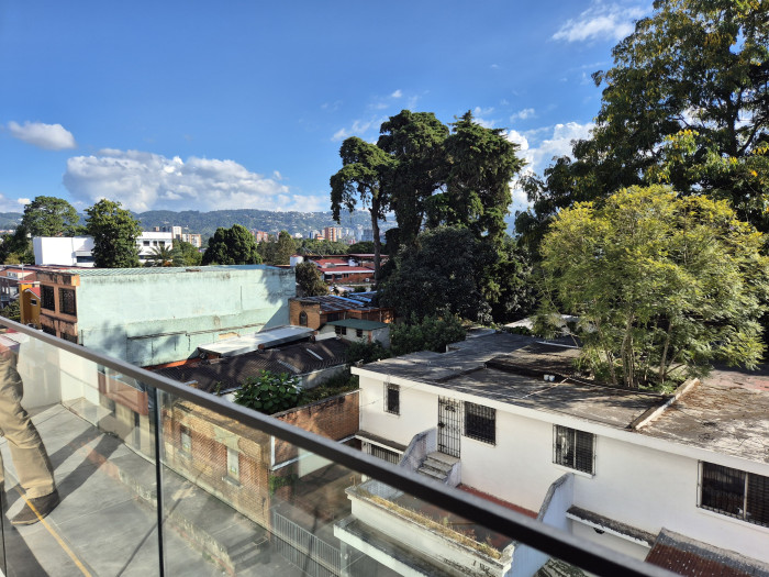 Apartamento en alquiler o venta en zona 10 - Image 1