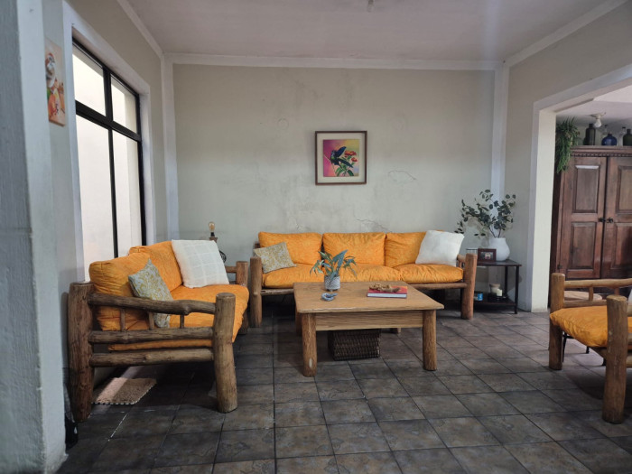 Venta de Casa en el Centro Histórico de Guatemala - Image 1