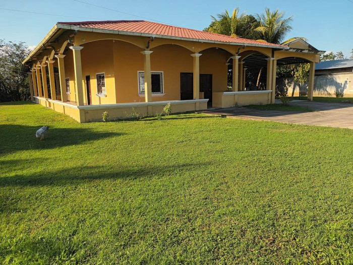 Casa Vendo/Rento de un nivel en Morales Izabal 