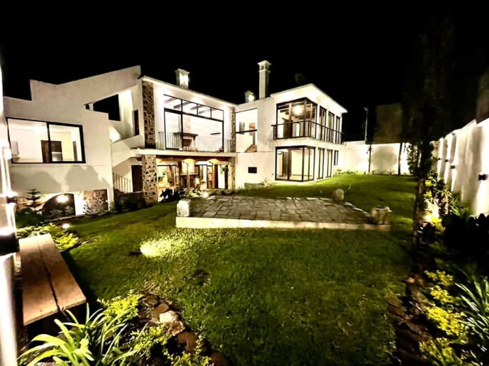 Residencia en Venta en Condominio de Antigua Guatemala - Image 1