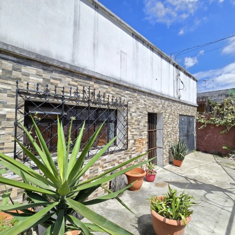 Casa en Venta Zona 11 Carabanchel Ideal para Inversión - Image 1