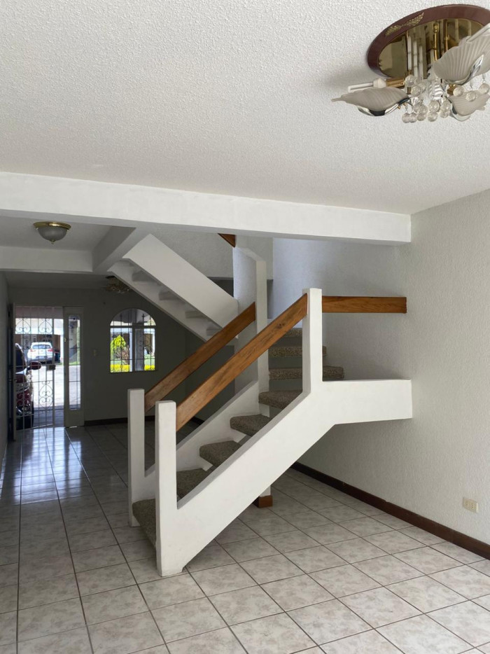 Casa en Condominio Residencial de San José Pinula - Image 1