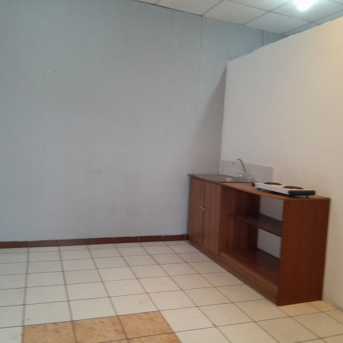 Habitación en alquiler en zona 9 - Image 1