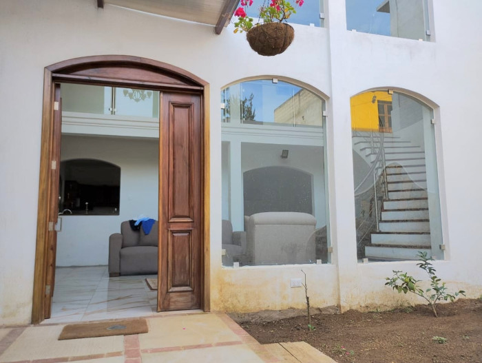 Casa en Venta y RENTA en Condominio cerca de Florencia - Image 1