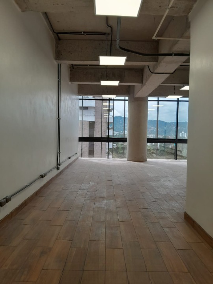 Oficina en Venta en Edificio de zona 14 - Image 1