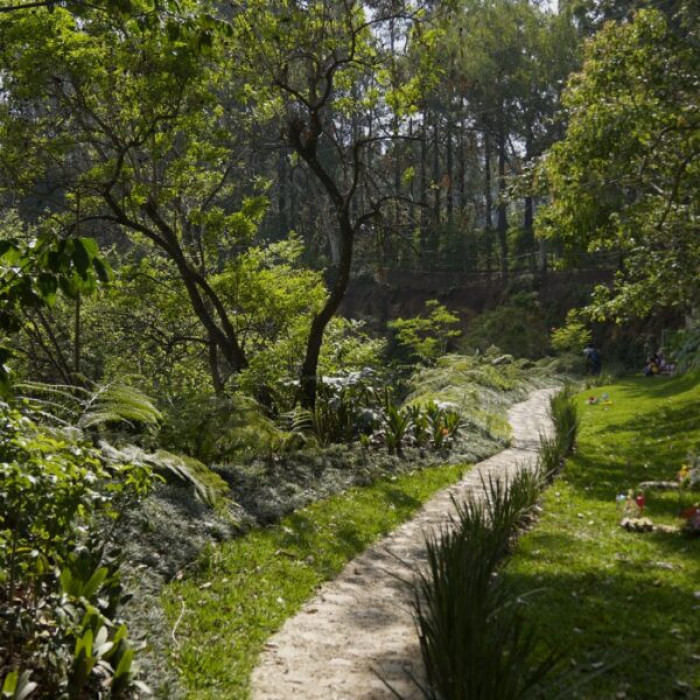 Terreno en Venta en Cementerio Los Parques Mixco - Image 1