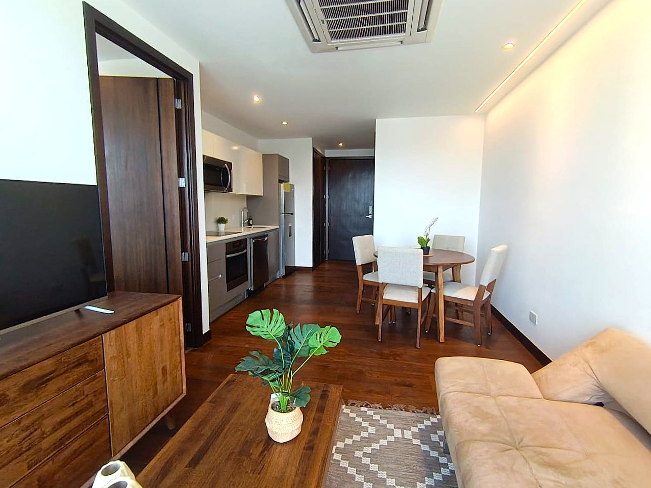 Apartamento Amueblado Una Habitacion Vasanta Zona 10 - Image 1