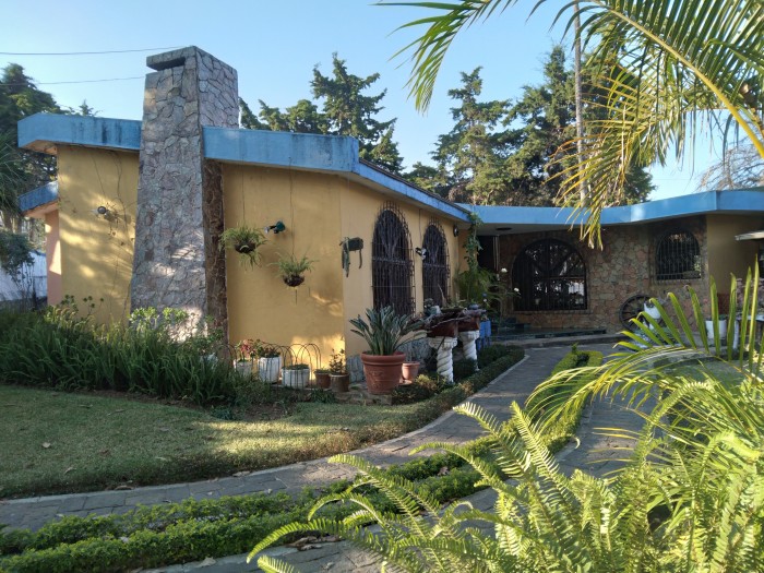 Hermosa y amplia casa de un nivel en San Cristóbal - Image 1