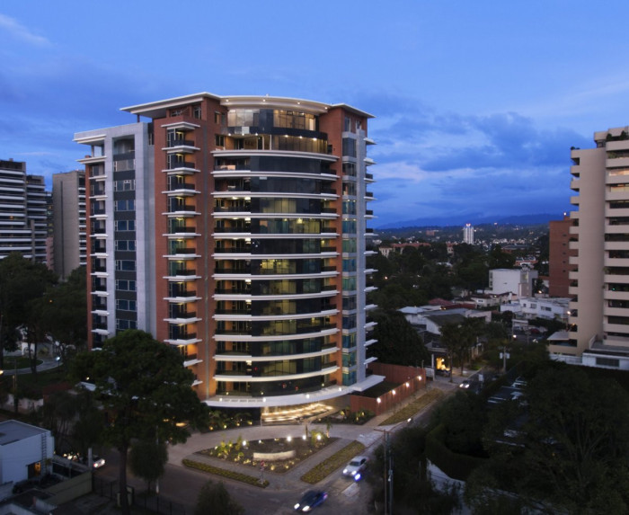 Apartamento en venta zona 10 - Image 1