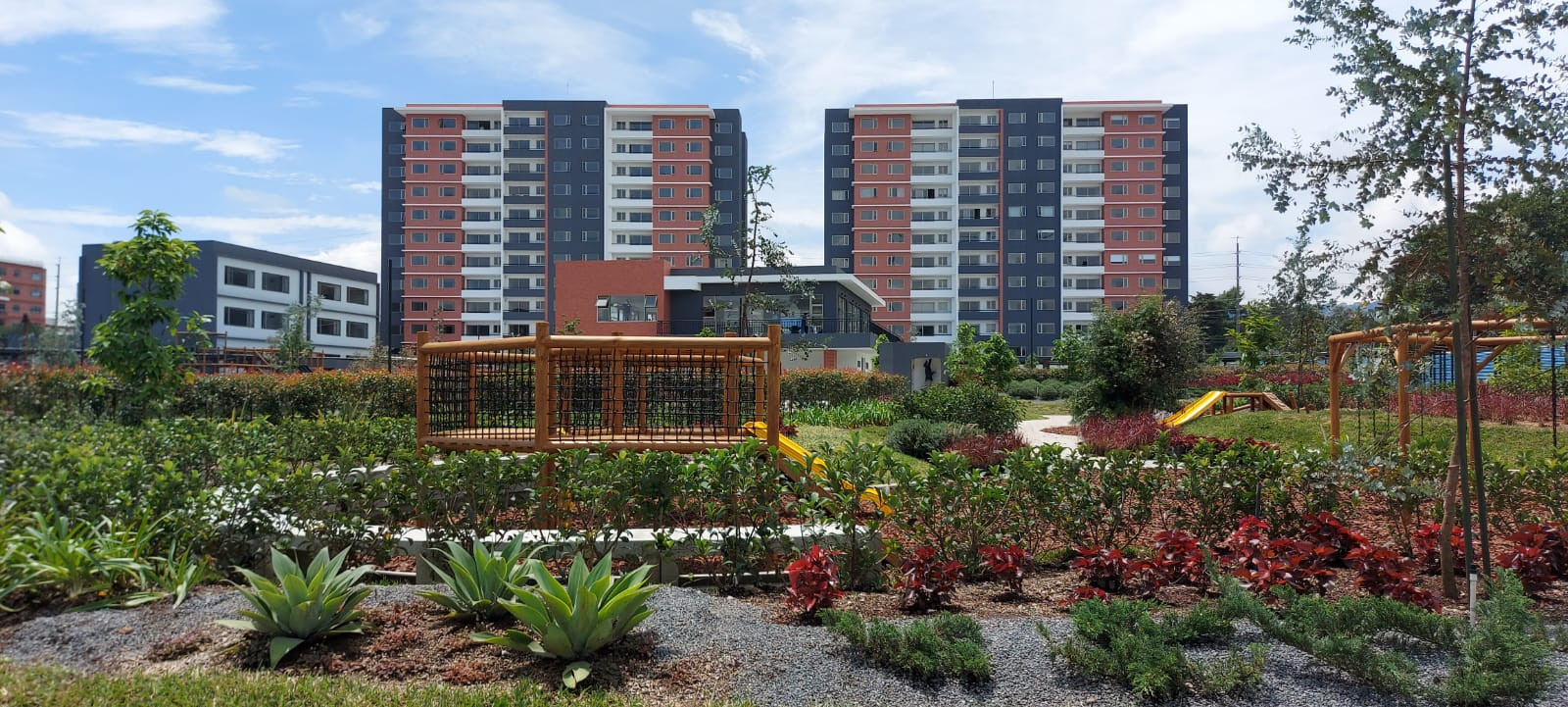 Apartamento Nuevo en Venta  en La Villa Zona 14   - Image 1