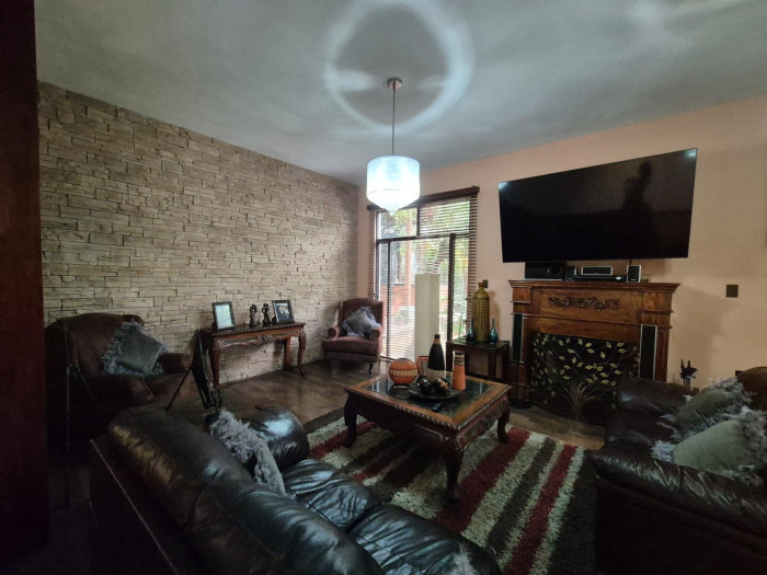 Casa en Venta en San Cristobal, Mixco - Image 1