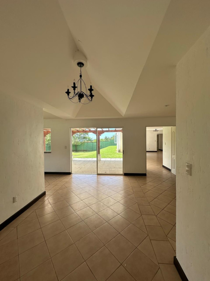 Casa en renta en condominio Casa y Campo