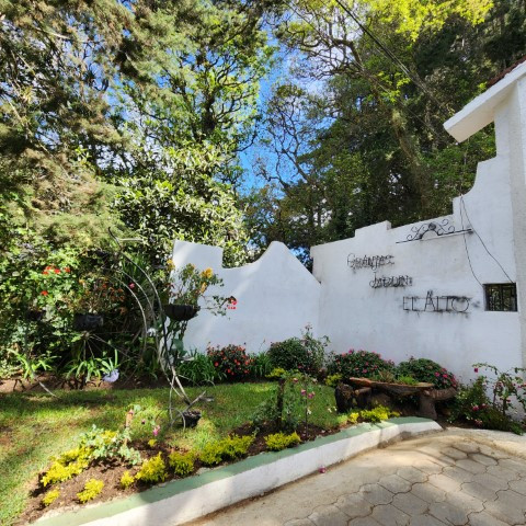 Terreno en Venta Santiago Sacatepéquez, Jardin El Alto - Image 1
