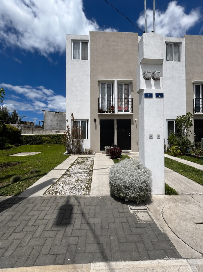 Casa en renta tipo Town House semi amueblada 